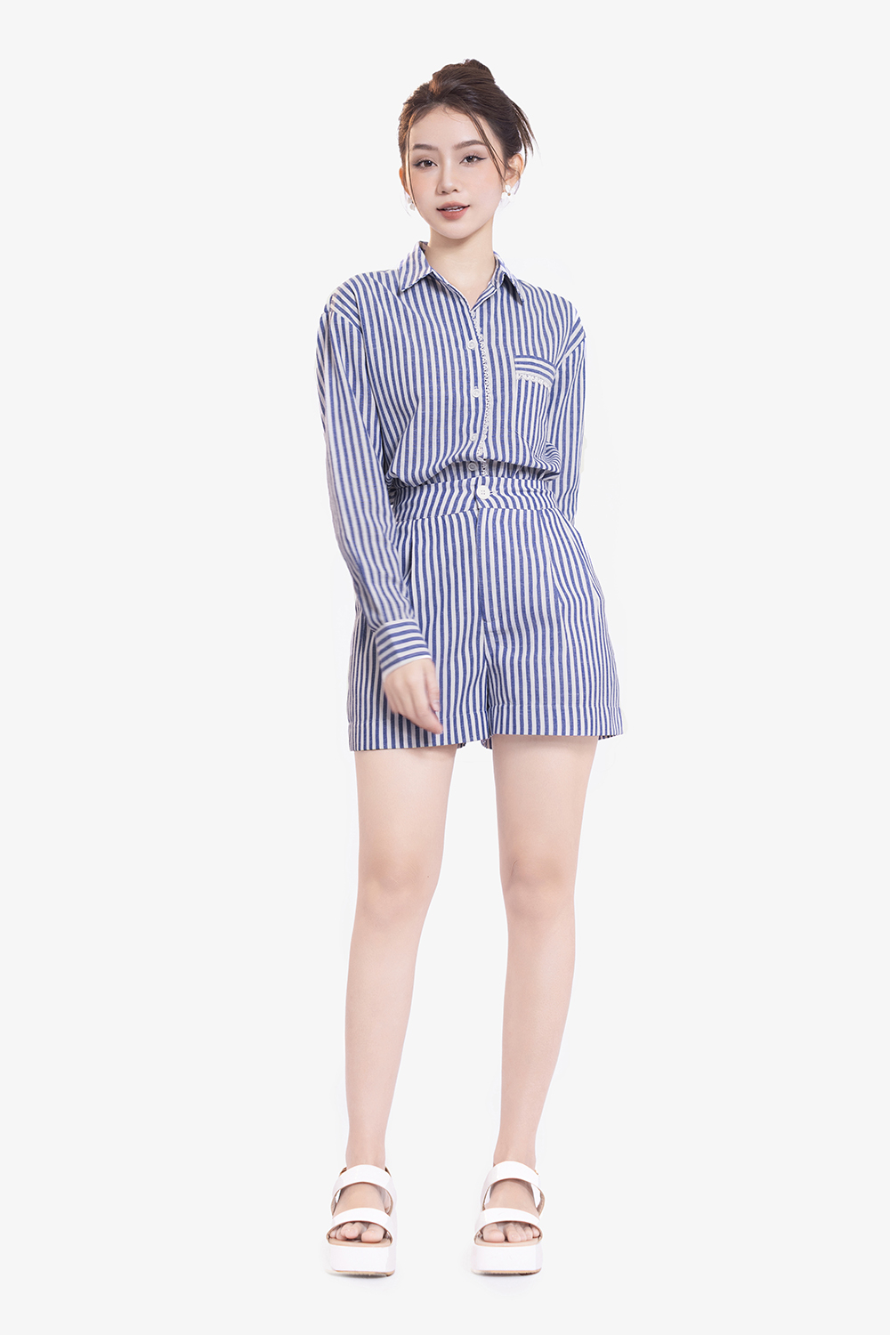 Quần short nữ kẻ sọc xanh