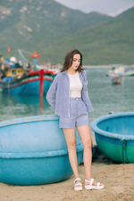 Quần short nữ kẻ sọc xanh
