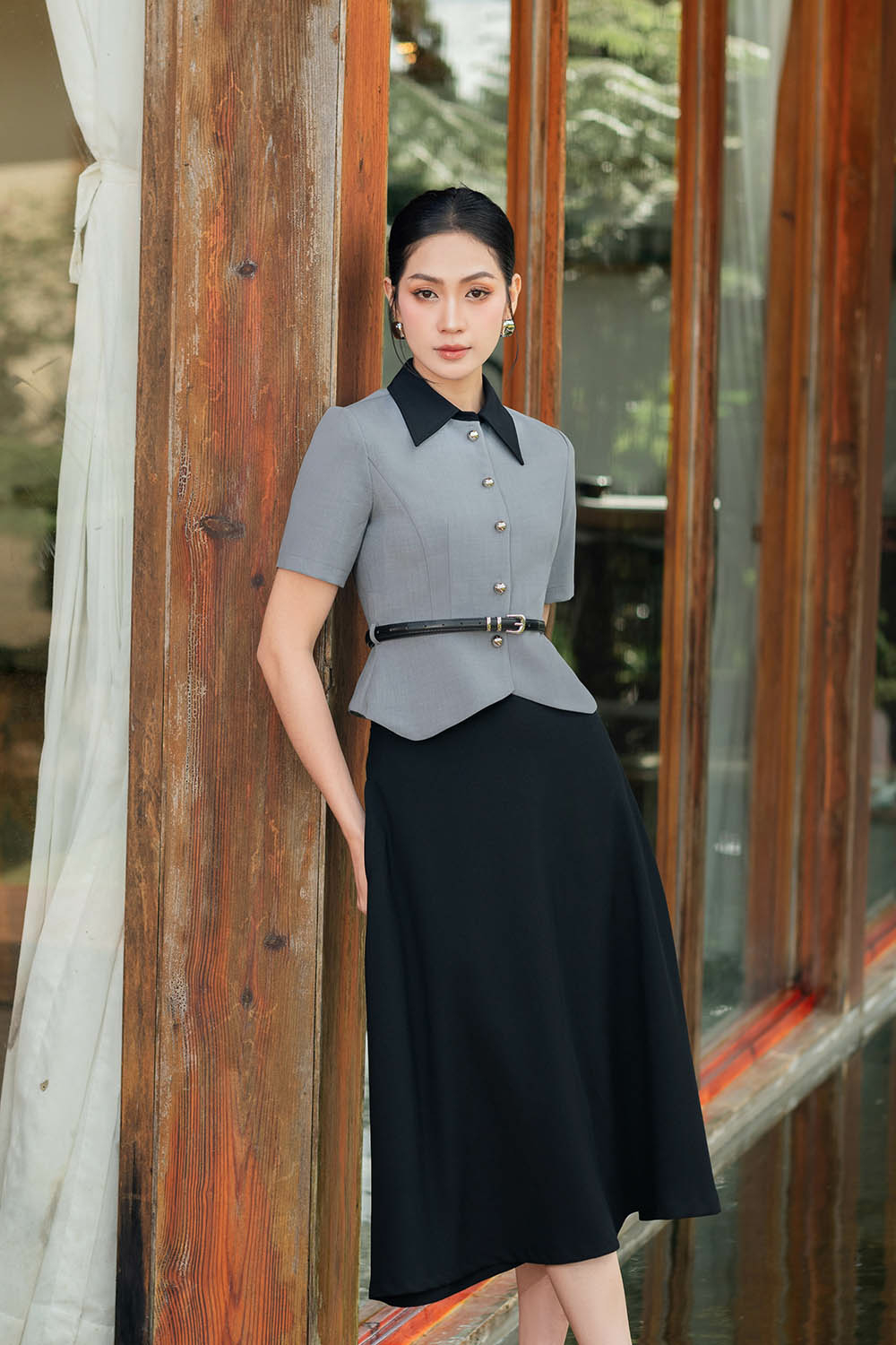 Chân váy midi công sở màu đen dáng xòe