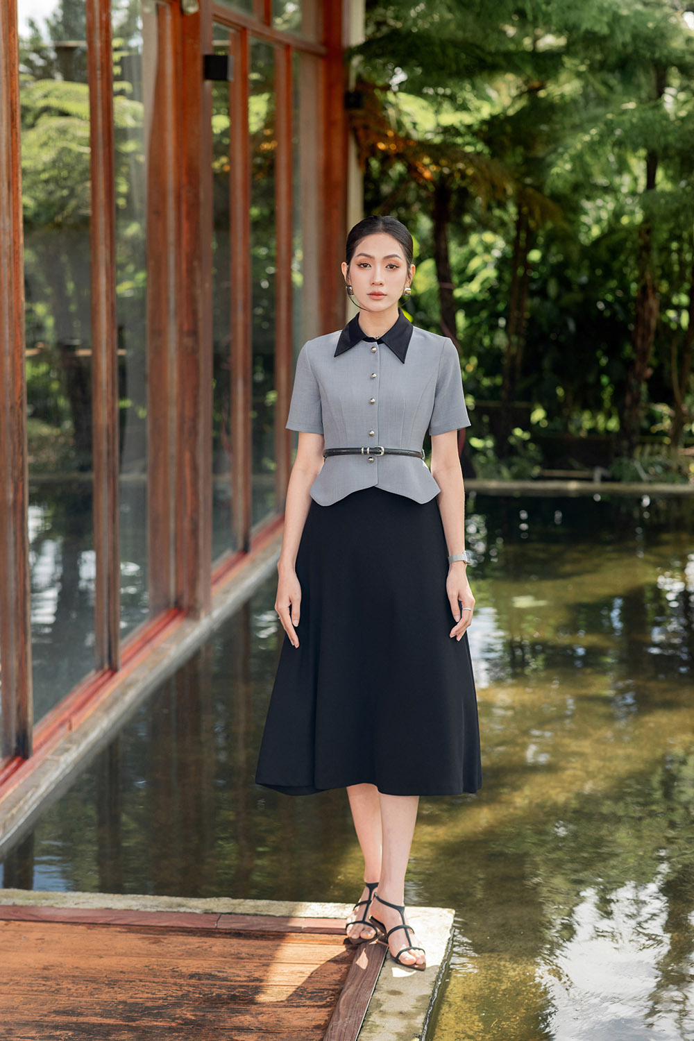 Chân váy midi công sở màu đen dáng xòe