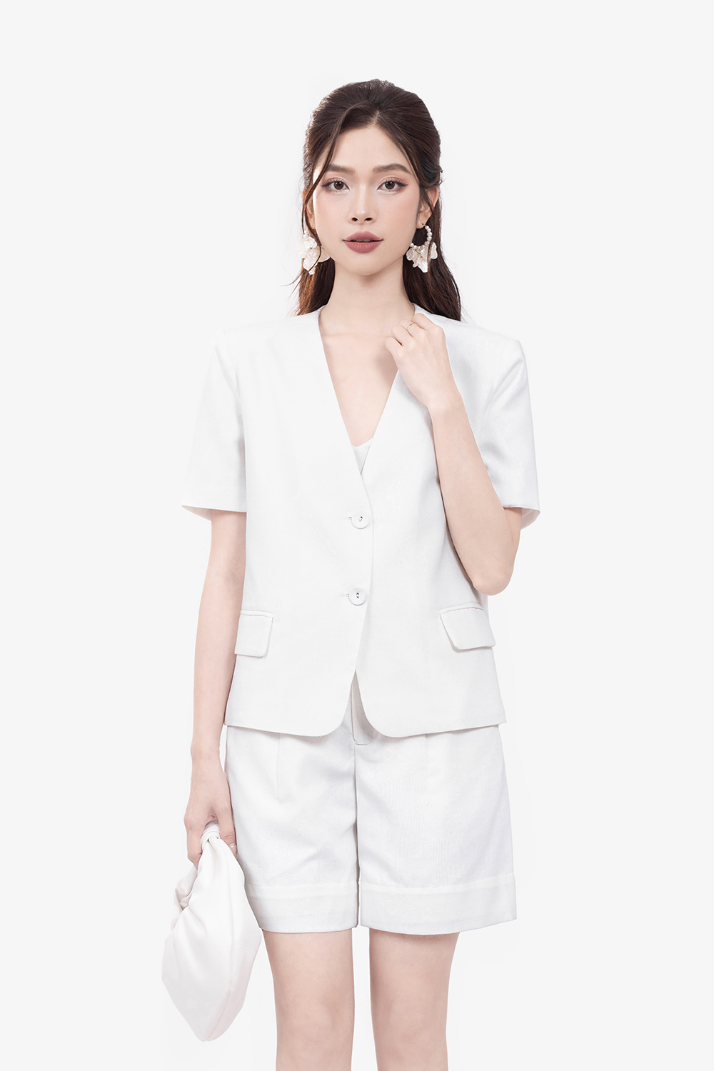 Quần đùi trắng linen lót lụa