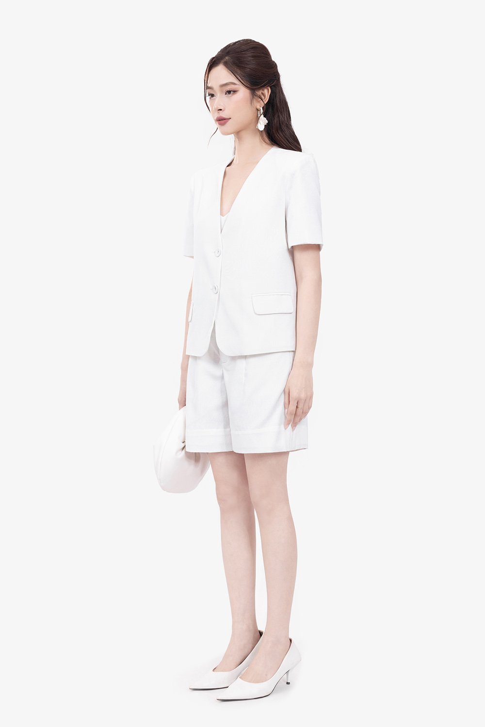 Quần đùi trắng linen lót lụa