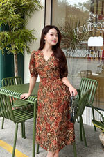 Đầm ren hoa chữ A cổ V tay lỡ