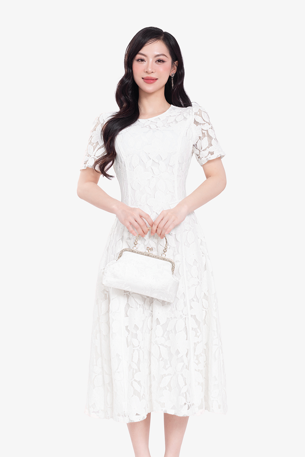 Đầm dự tiệc ren trắng dáng xòe dài