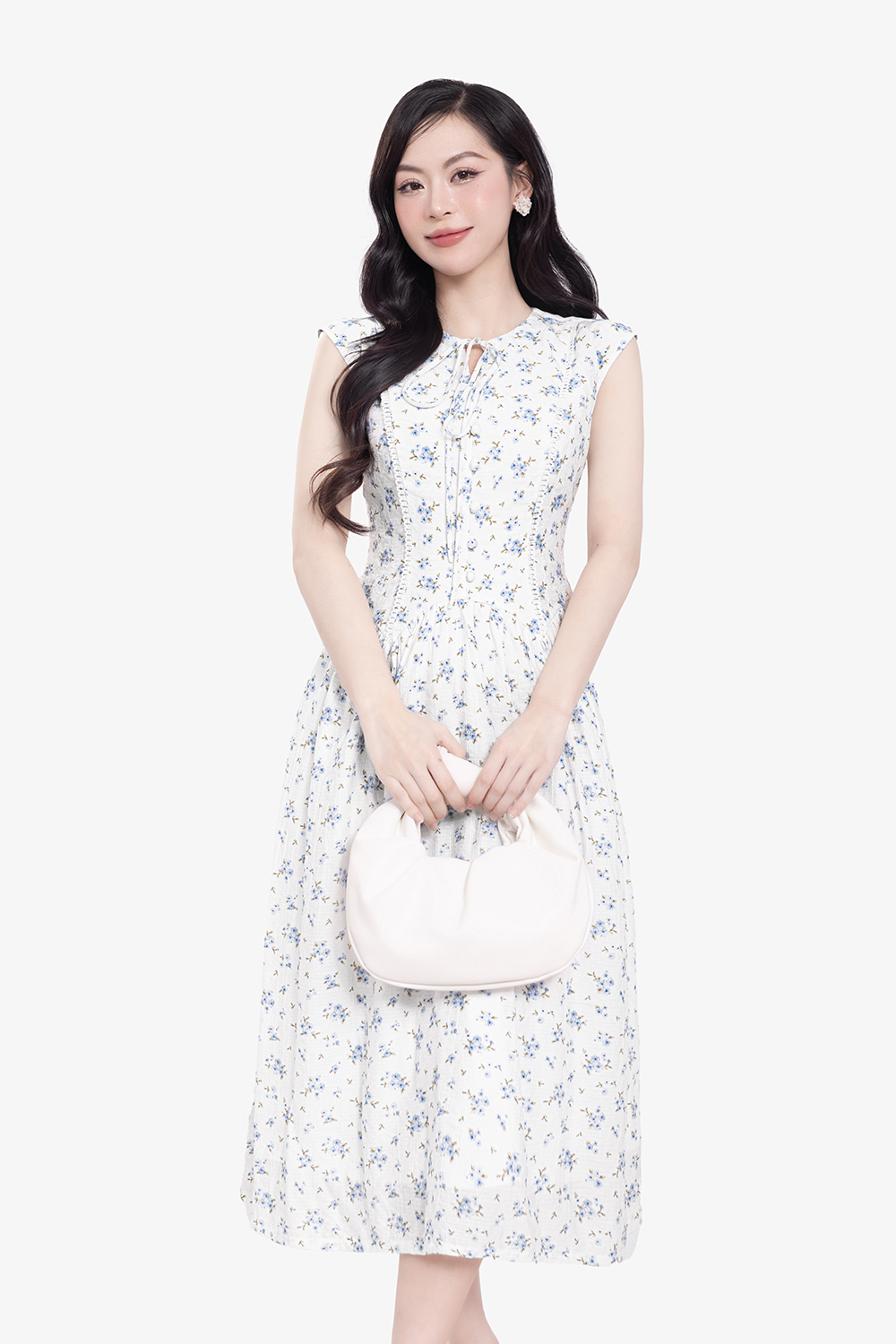 Đầm xòe trắng hoa xanh sát nách