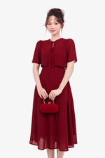 Đầm đỏ chiffon dáng xòe phối áo khoác