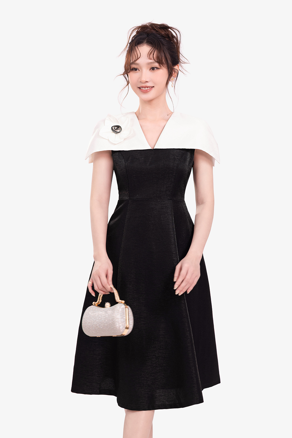 Đầm đi tiệc tafta chữ A đen phối trắng tay cape