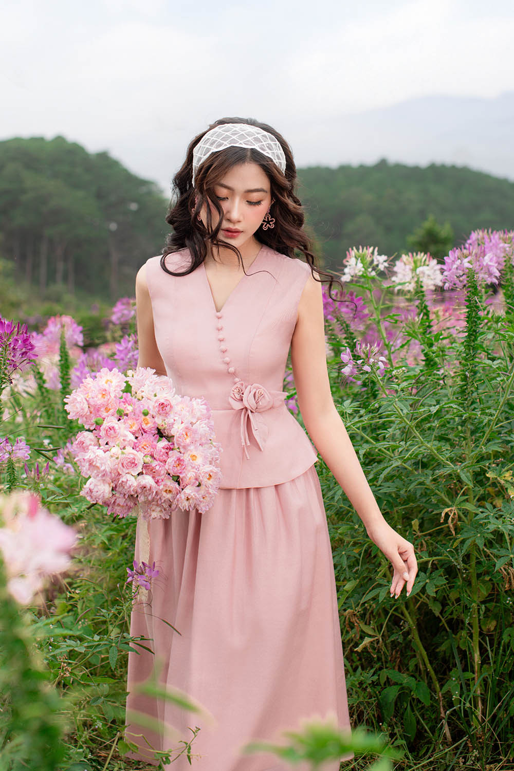 Áo tơ kiểu peplum cổ V kết hoa