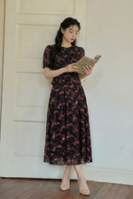 Áo kiểu nữ cổ tròn màu đen họa tiết hoa