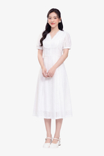 Đầm ren màu trắng dáng xòe dài cổ V