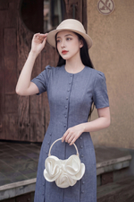 Đầm công sở chữ A đính nút