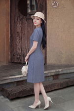 Đầm công sở chữ A đính nút