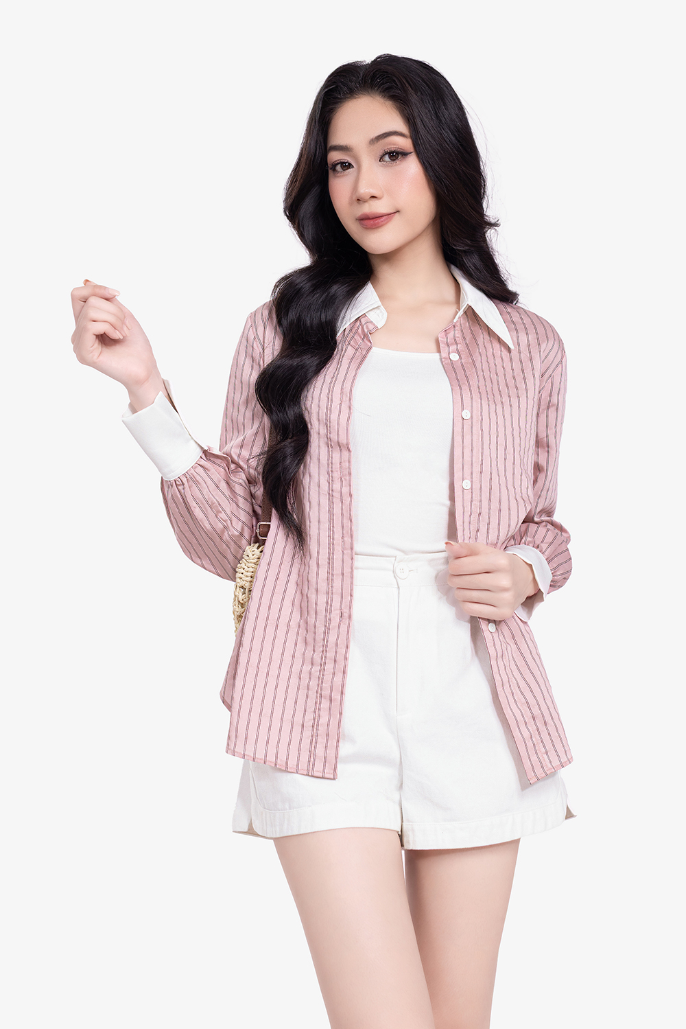 Quần short nữ màu trắng lưng thun sau