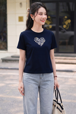 Áo thun nữ màu xanh đen in họa tiết
