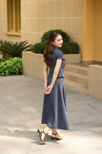 Chân váy midi dáng xòe xếp ly kẻ sọc