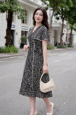 Đầm xòe chấm bi cổ V tay cánh tiên phối ren