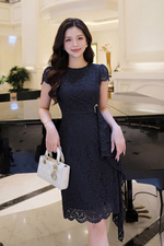 Đầm ren dáng chữ A xòe nhấn eo