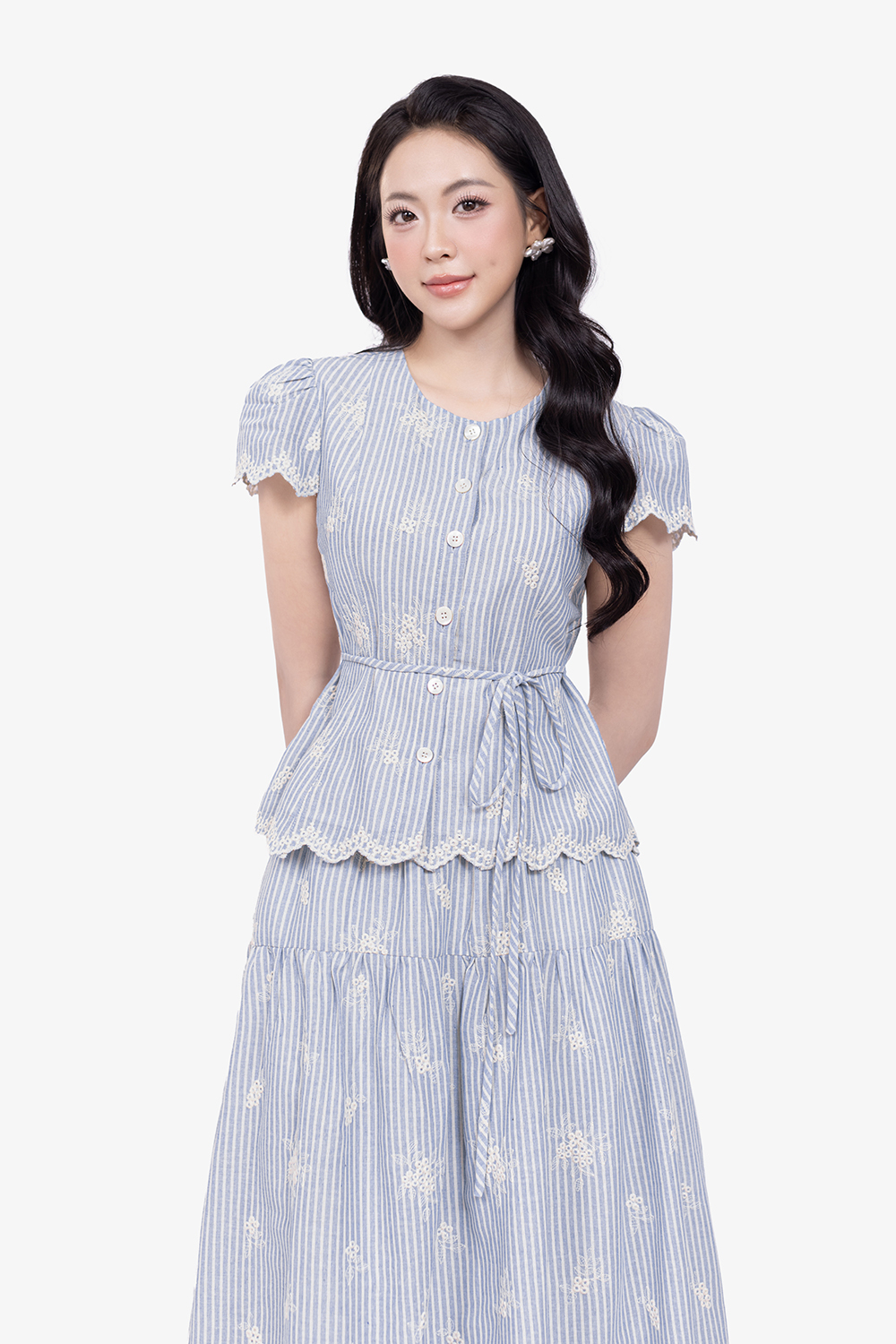 Áo kiểu linen sọc thêu phối ren